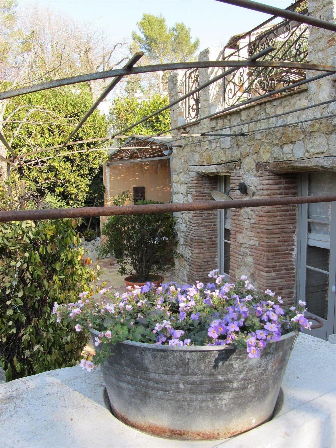 Bed and Breakfast Les Rosees Mougins Exterior foto